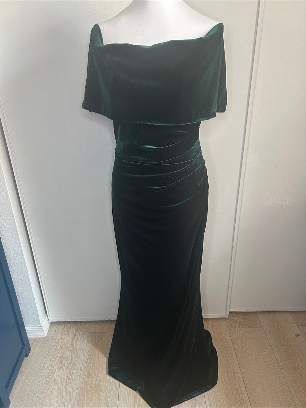 Vince Camuto Emerald Green Velvet Off-Shoulder Maxi Dress